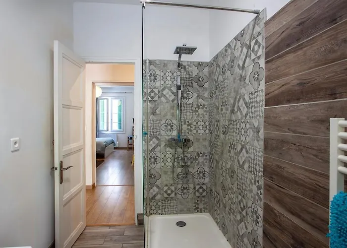 Grand-appartement-centre-bastia アパート