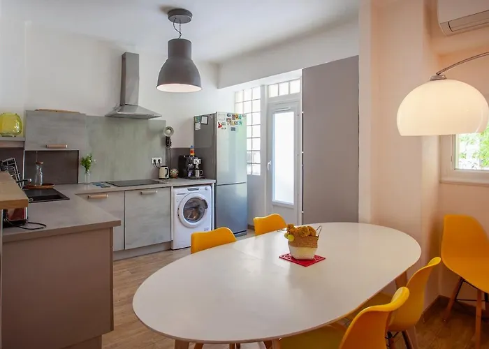 Grand-appartement-centre-bastia アパート *