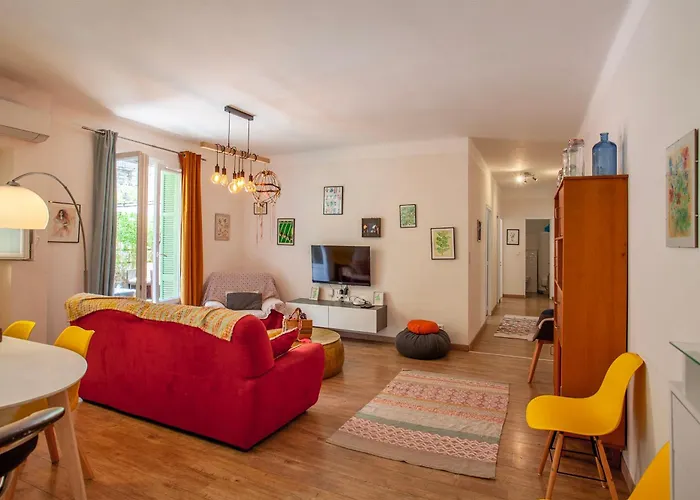 Grand-appartement-centre-bastia アパート *