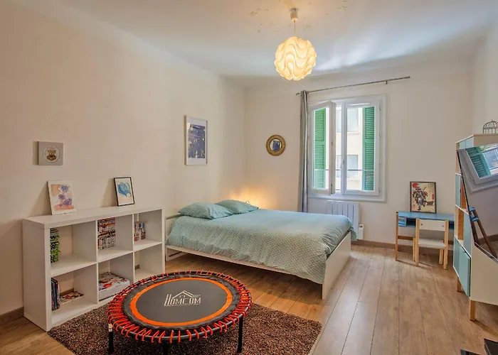 Grand-appartement-centre-bastia アパート バスティア